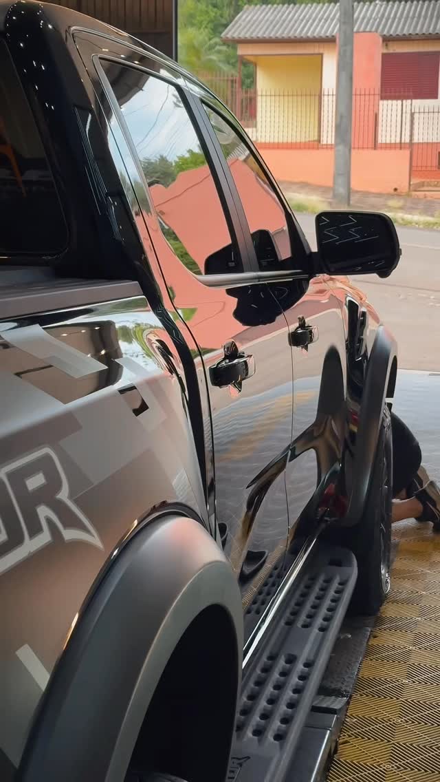 Ford Raptor com acabamento técnico realizado pela Marasca